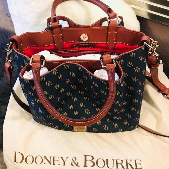 Dooney & Bourke city purse 💖 - Picture 3 of 3